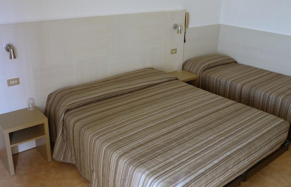 Hotel Solemare Cesenatico Værelse billede