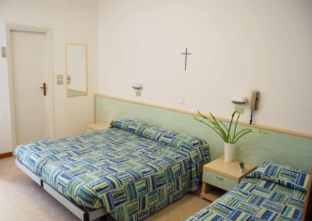 Hotel Solemare Cesenatico Værelse billede